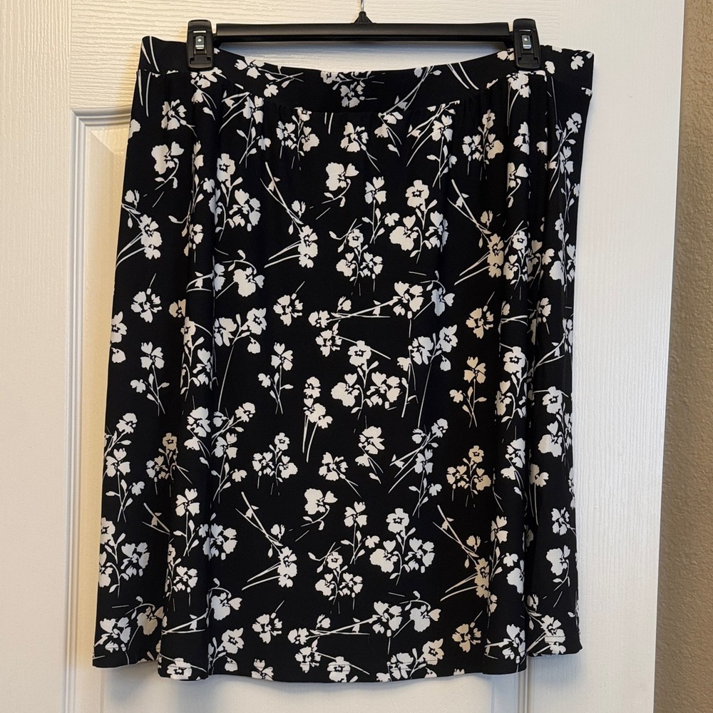 Leota Floral Black and White Skirt, Size 1X